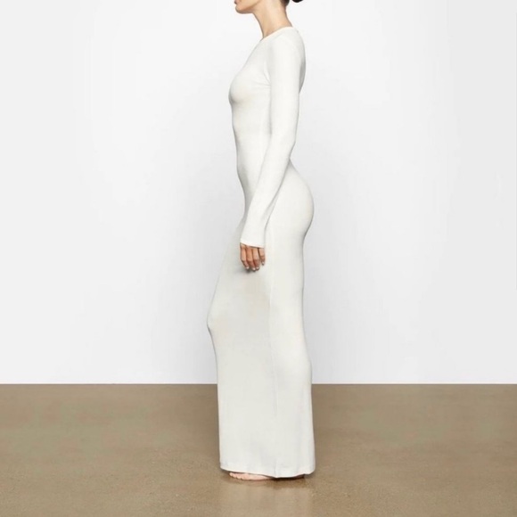 SKIMS White Lounge Long Sleeve Maxi Dress size xs - Picture 3 of 9